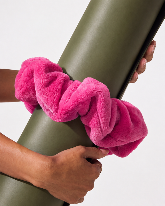 YOGA MAT SCRUNCHIE